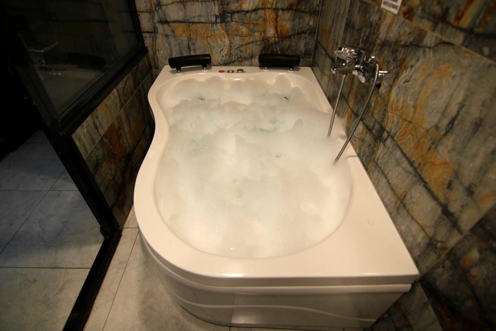 216 Eagle Palace Suite — Photos 2